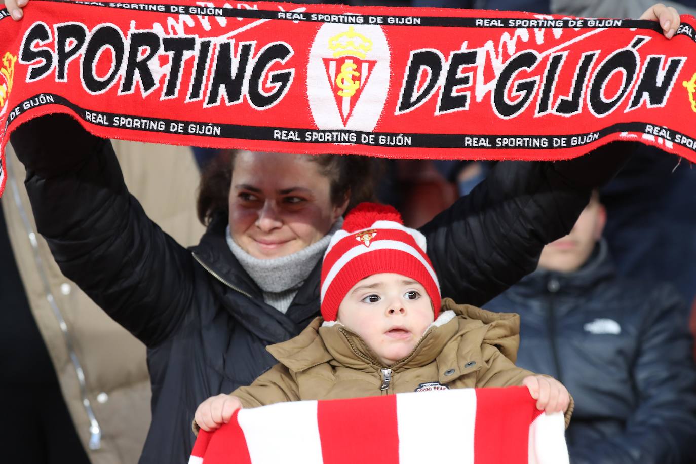 Fotos: ¿Estuviste en el Sporting-Málaga? ¡Búscate en las fotos!