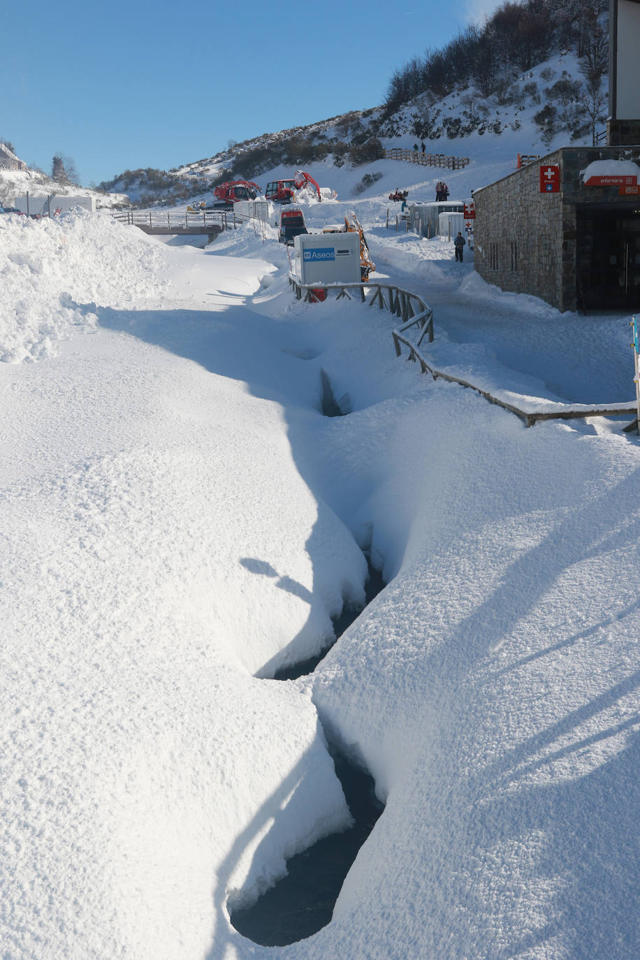 Fotos: Fuentes de Invierno se llena de esquiadores para disfrutar de la nieve