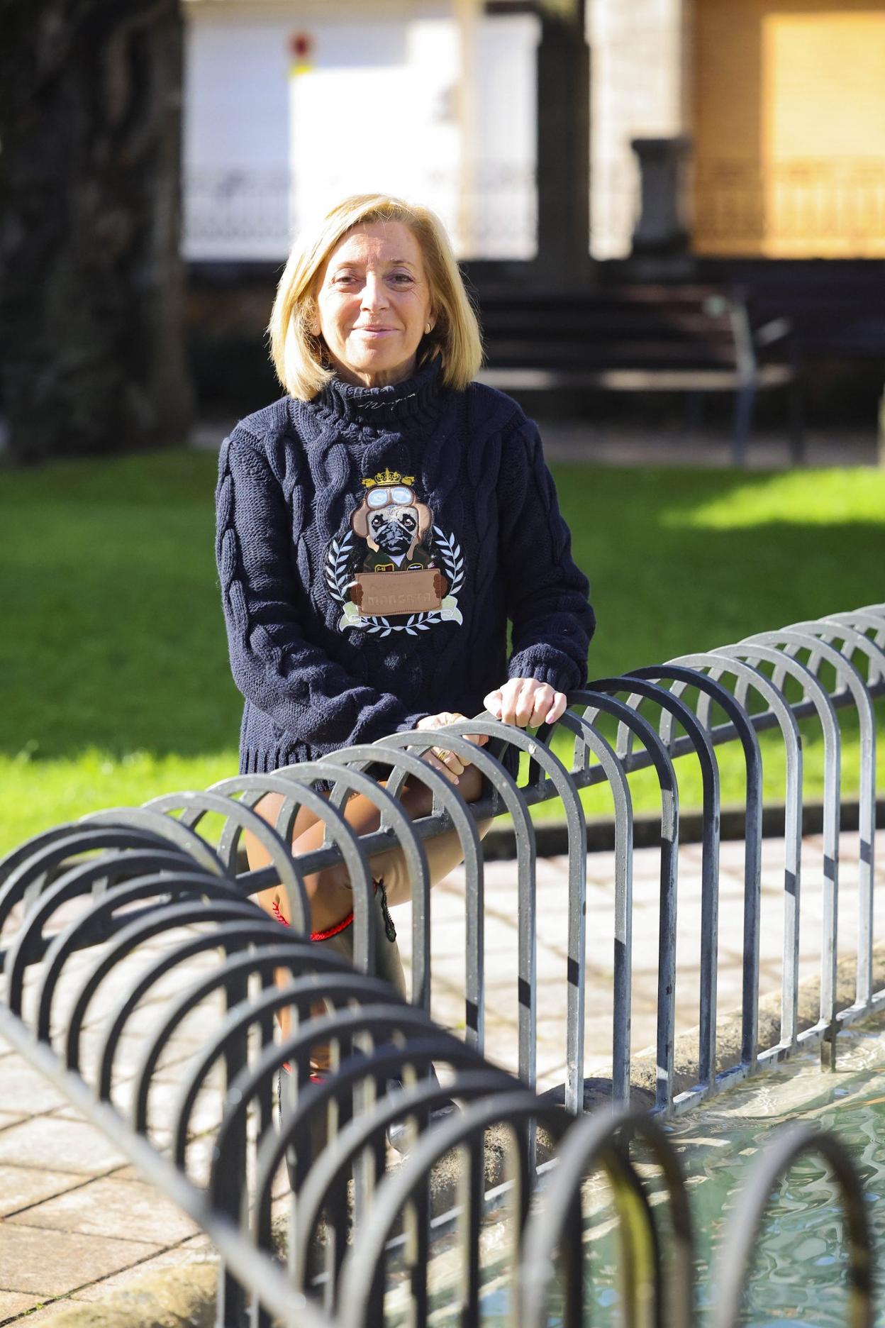 Amparo Antuña en los Jardines del Ayuntamiento. 