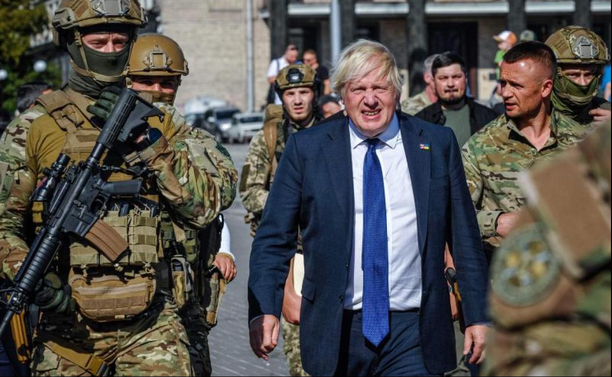 Boris Johnson durante una visita a Ucrania el pasado agosto. 