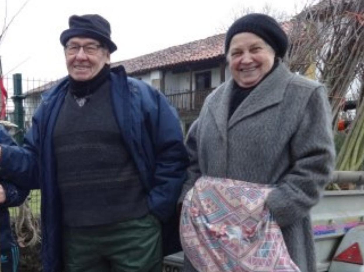 Javier y María Luisa en la feria de Corao, a donde solían llevar sus productos. 