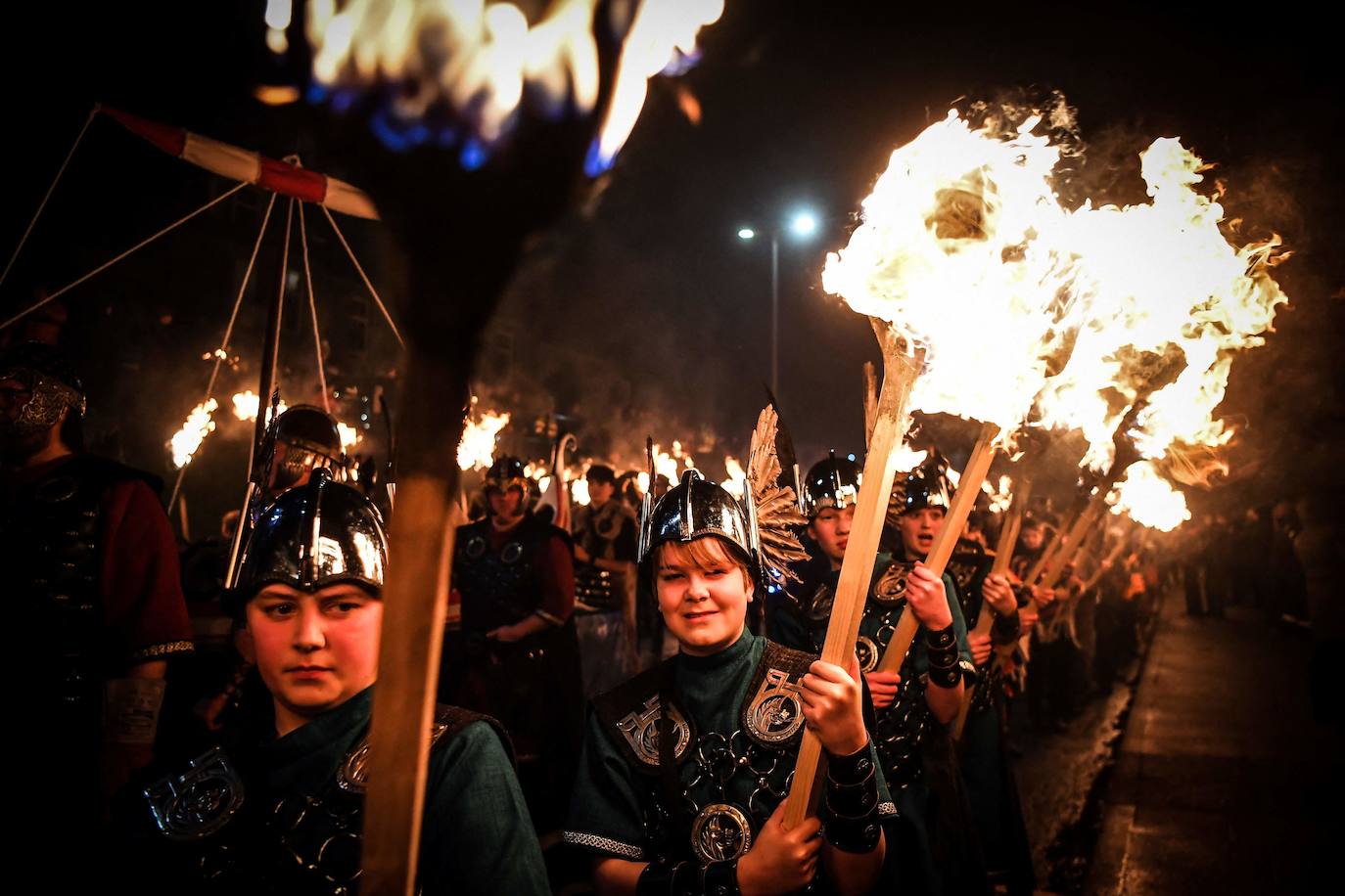 Fotos: Los vikingos desfilan por las calles de Escocia