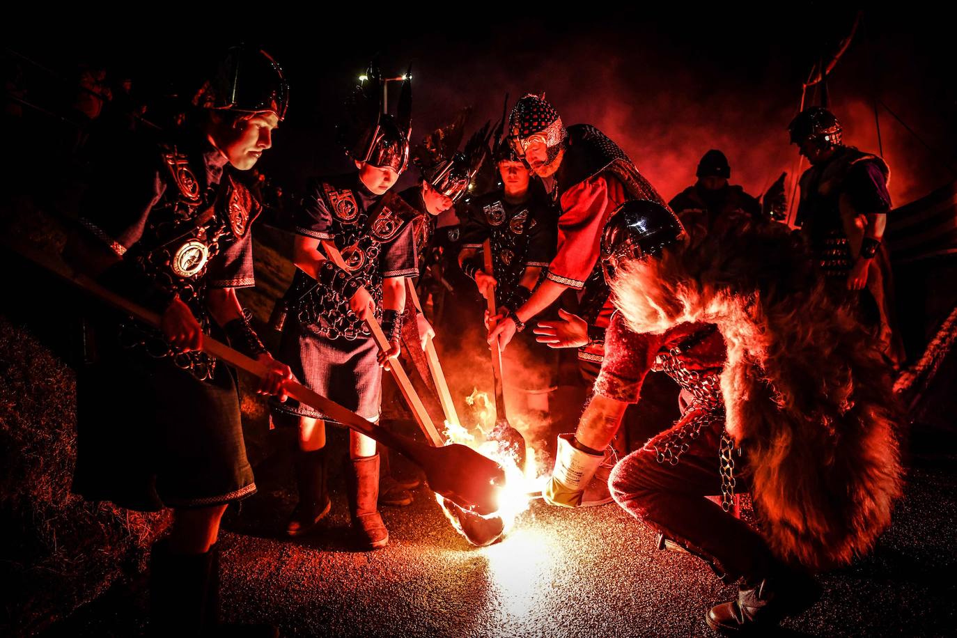 Fotos: Los vikingos desfilan por las calles de Escocia