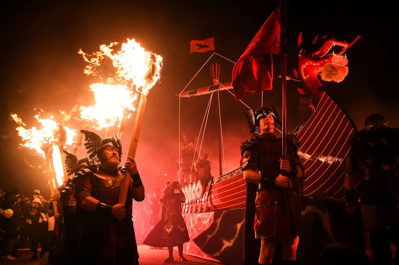 Fotos: Los vikingos desfilan por las calles de Escocia