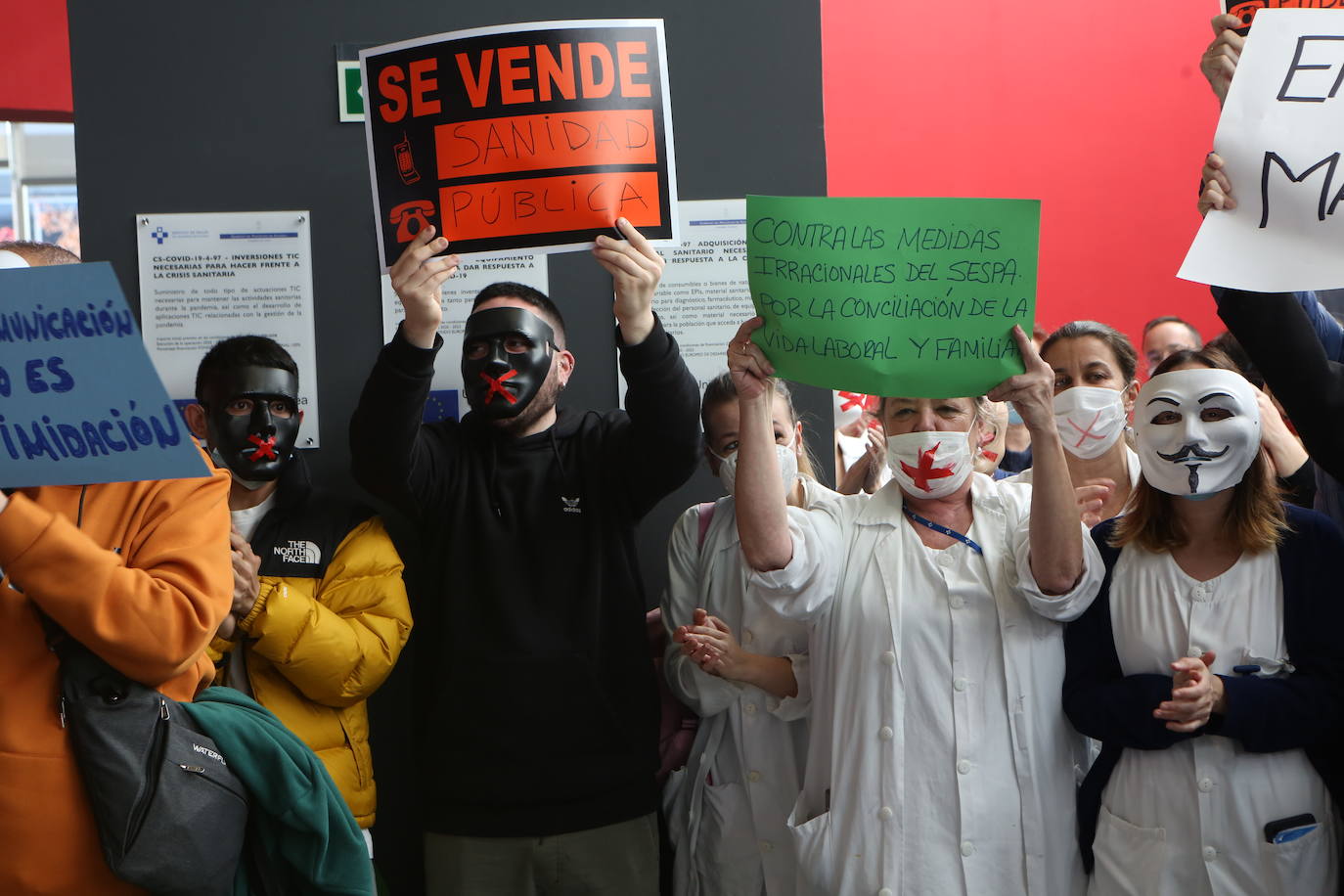 Fotos: Crece el malestar entre el personal del HUCA: «Nuestros derechos no son privilegios»