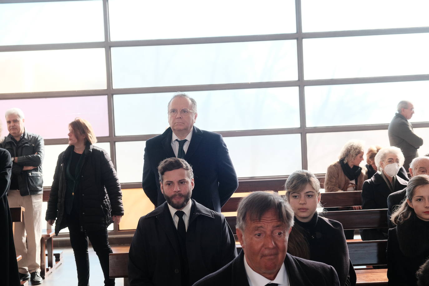 Fotos: Emotivo adiós al economista asturiano Juan Velarde