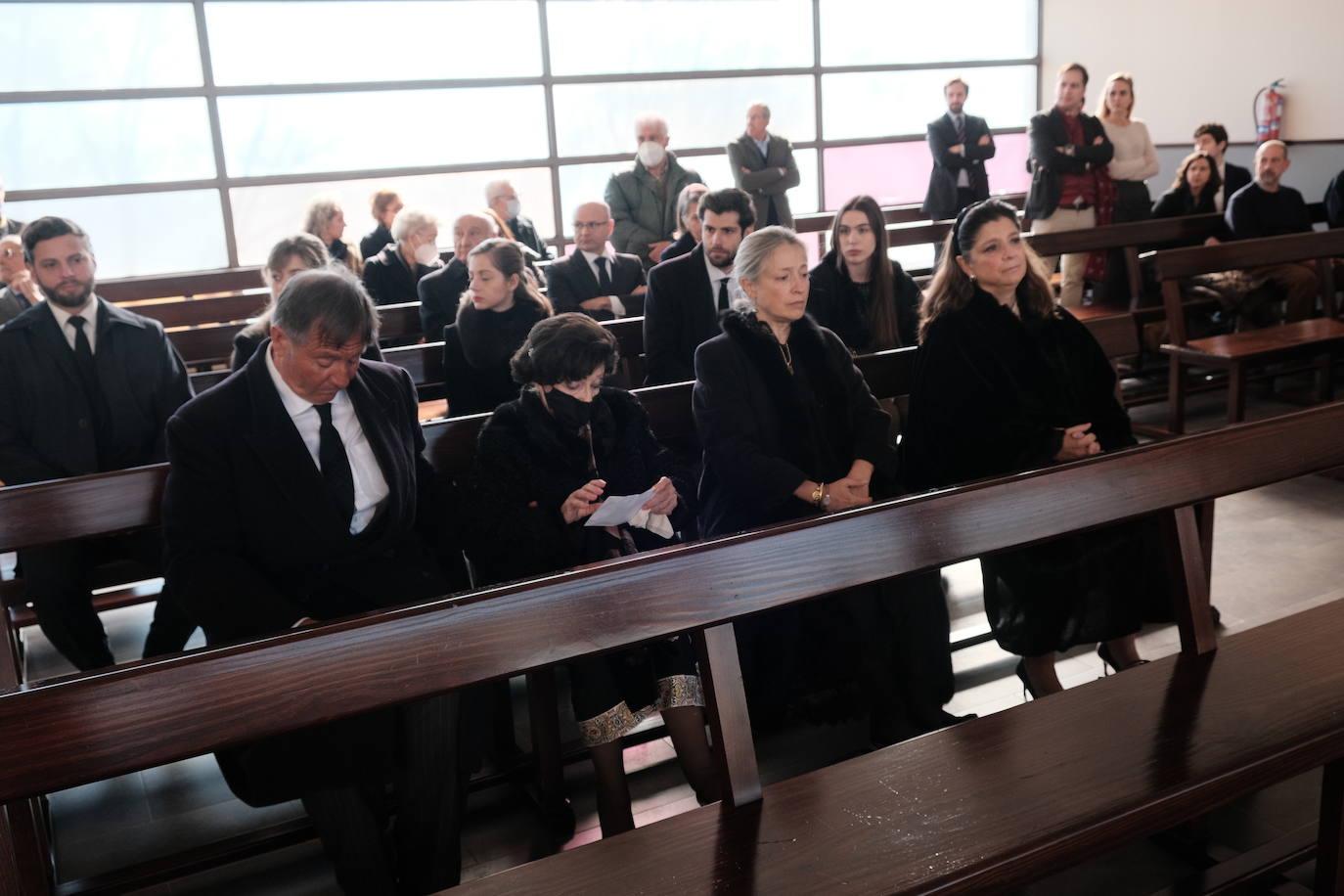 Fotos: Emotivo adiós al economista asturiano Juan Velarde