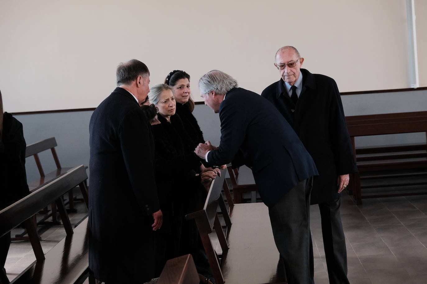 Fotos: Emotivo adiós al economista asturiano Juan Velarde