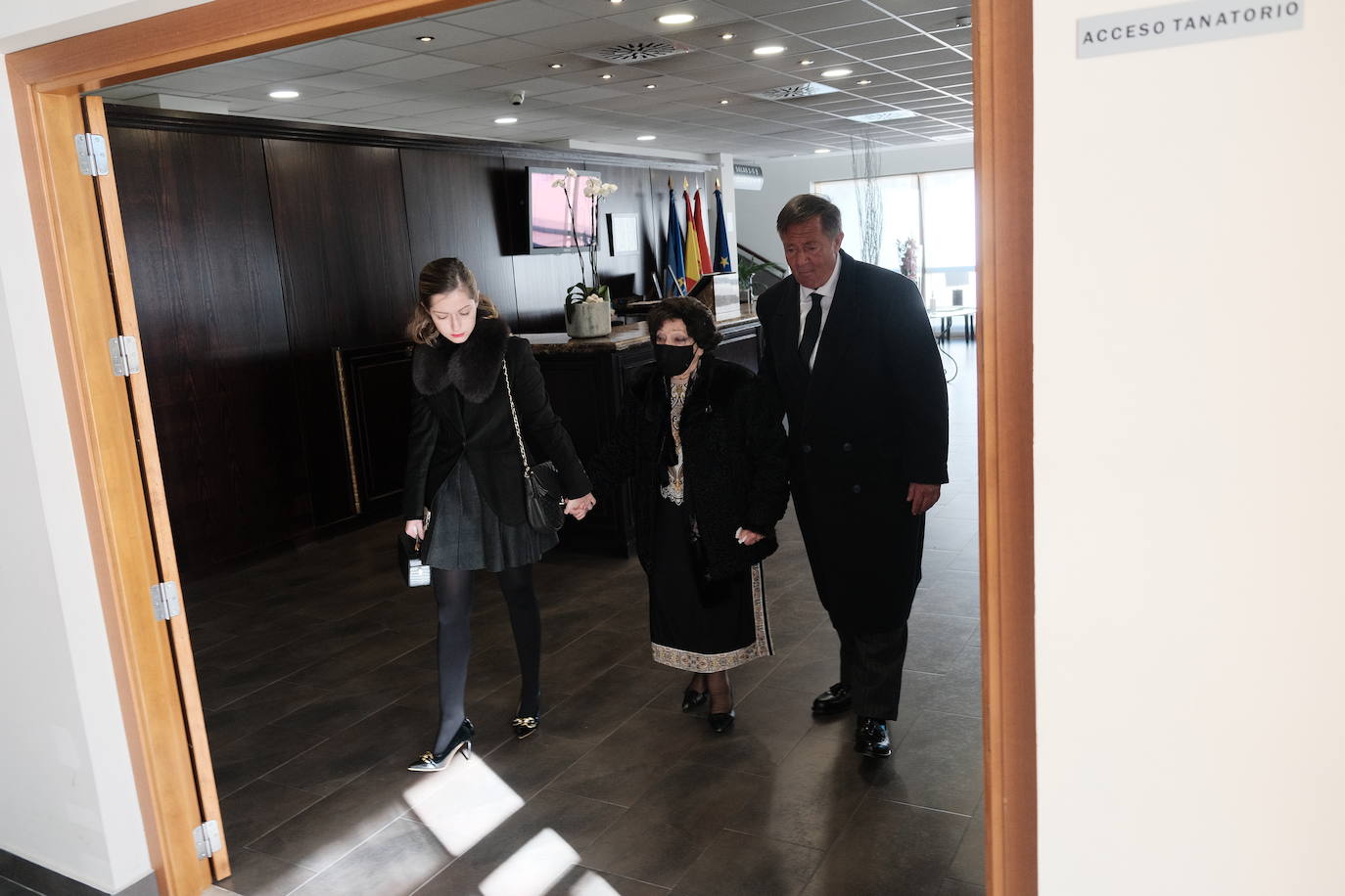 Fotos: Emotivo adiós al economista asturiano Juan Velarde