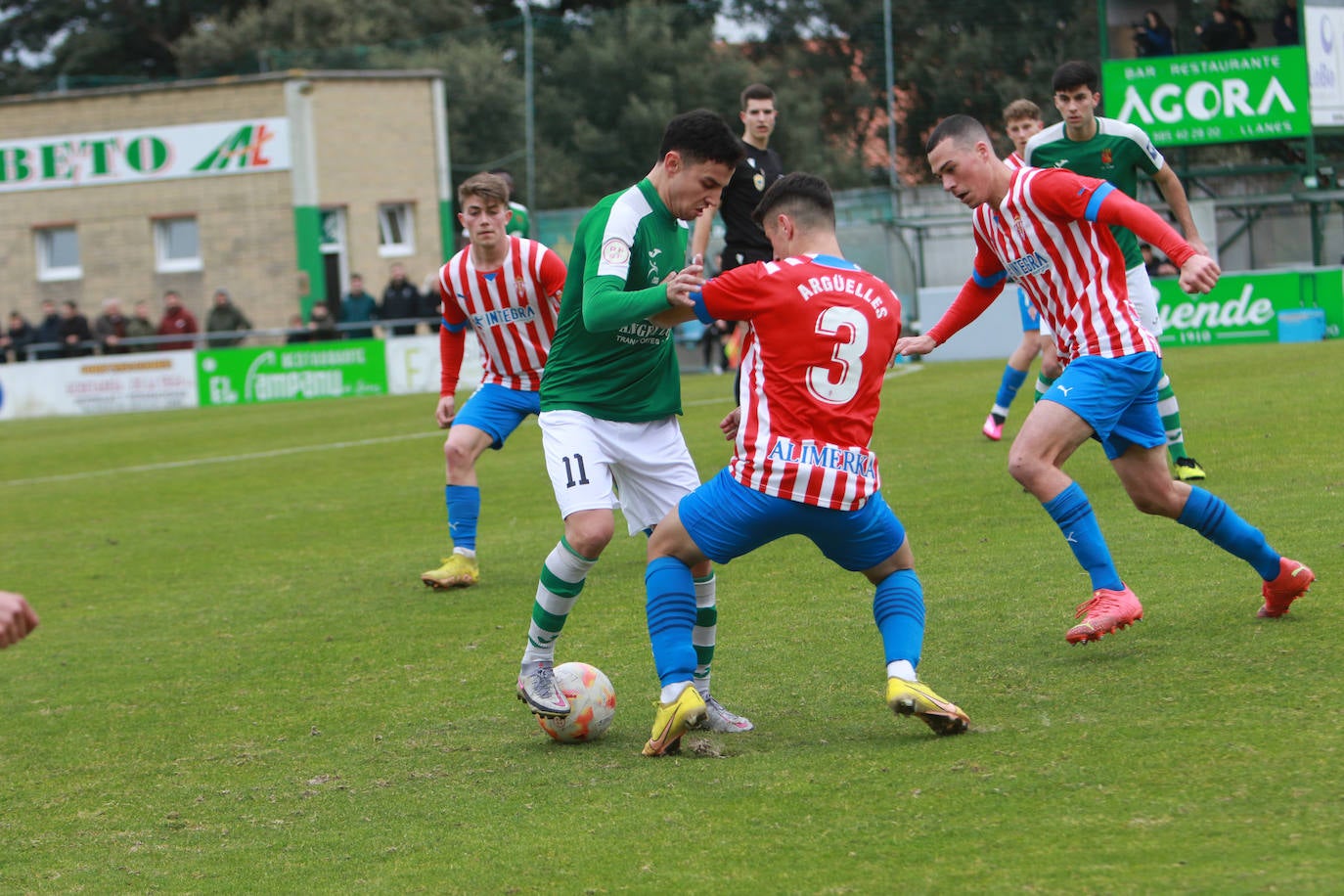 Fotos: Las mejores jugadas del Llanes - Sporting B