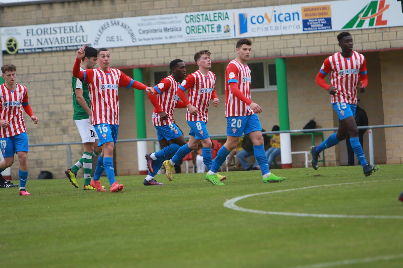 Fotos: Las mejores jugadas del Llanes - Sporting B