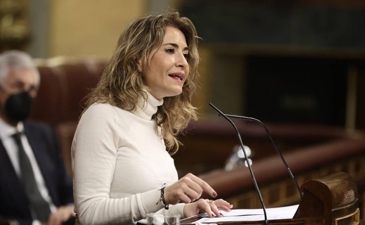 La ministra de Transportes, Raquel Sánchez, en una intervención en el Congreso. 