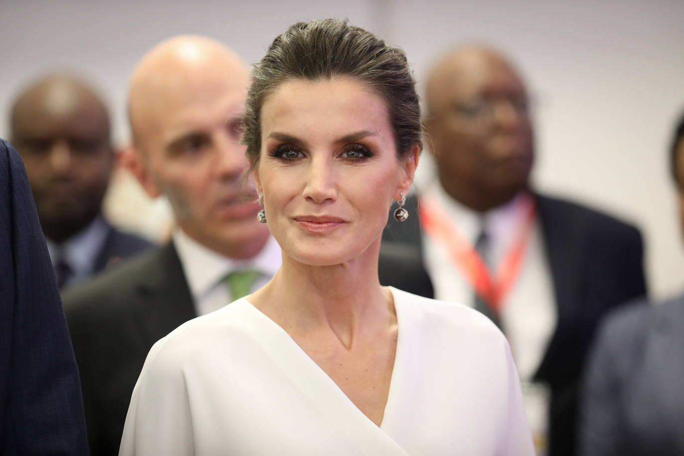 Fotos: La reina Letizia en Angola: de un conjunto rosa palo a un estiloso vestido de lunares