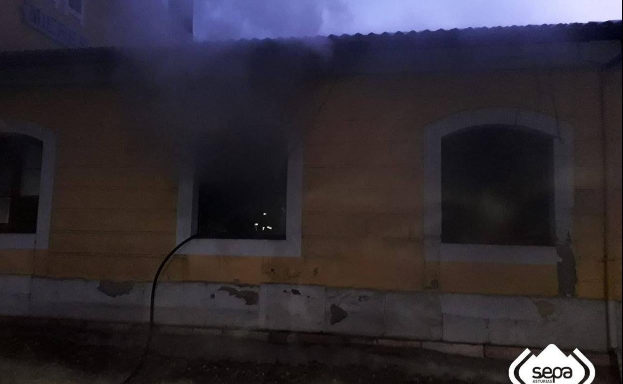 Incendio en una vivienda de Mieres.