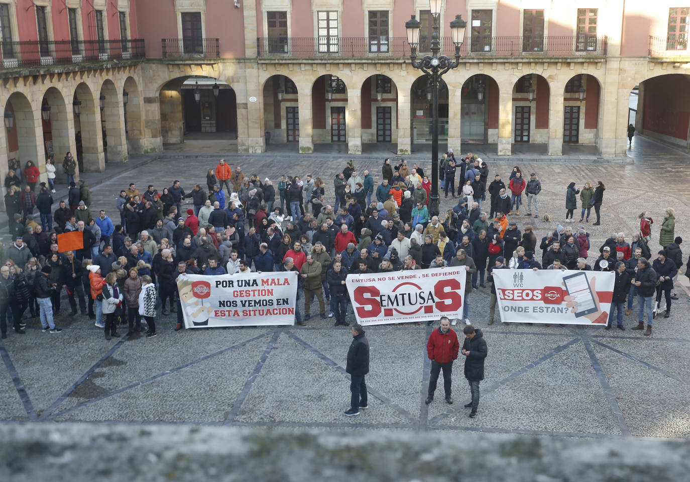 Fotos: Protesta en Gijón de los trabajadores de EMTUSA