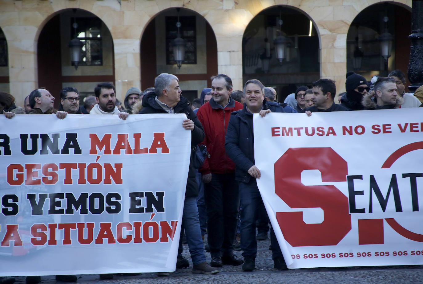 Fotos: Protesta en Gijón de los trabajadores de EMTUSA