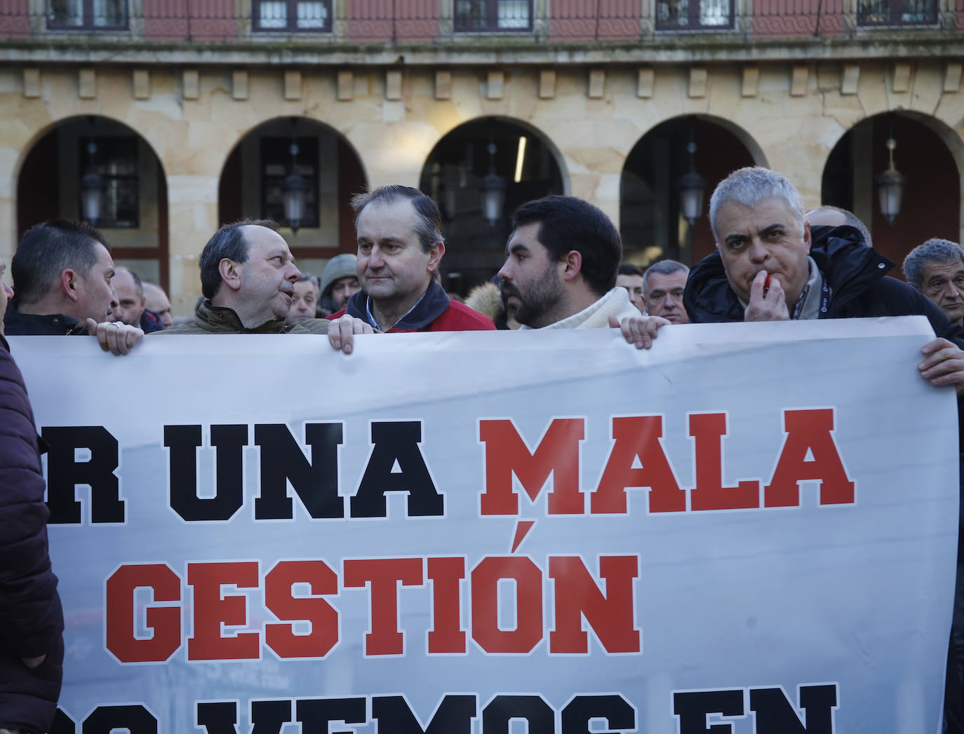 Fotos: Protesta en Gijón de los trabajadores de EMTUSA