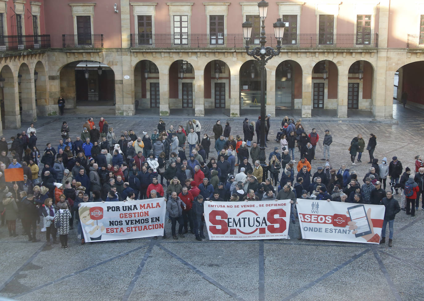 Fotos: Protesta en Gijón de los trabajadores de EMTUSA