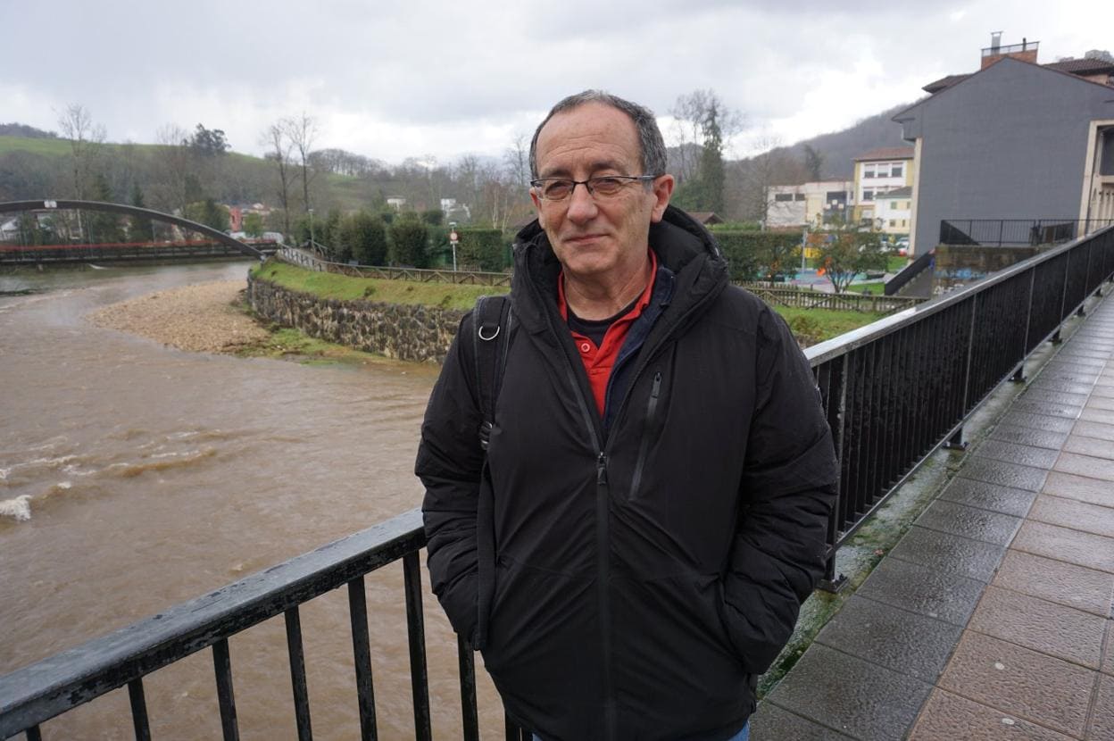 Gonzalo Barrena, autor del libro y profesor en el IES Rey Pelayo. 