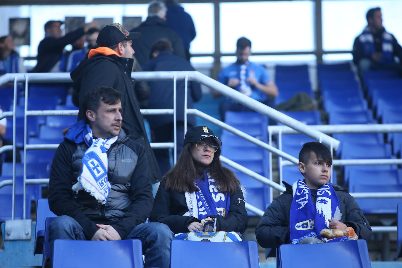 Fotos: ¿Estuviste en el Real Oviedo - Burgos? ¡Búscate en el Carlos Tartiere!