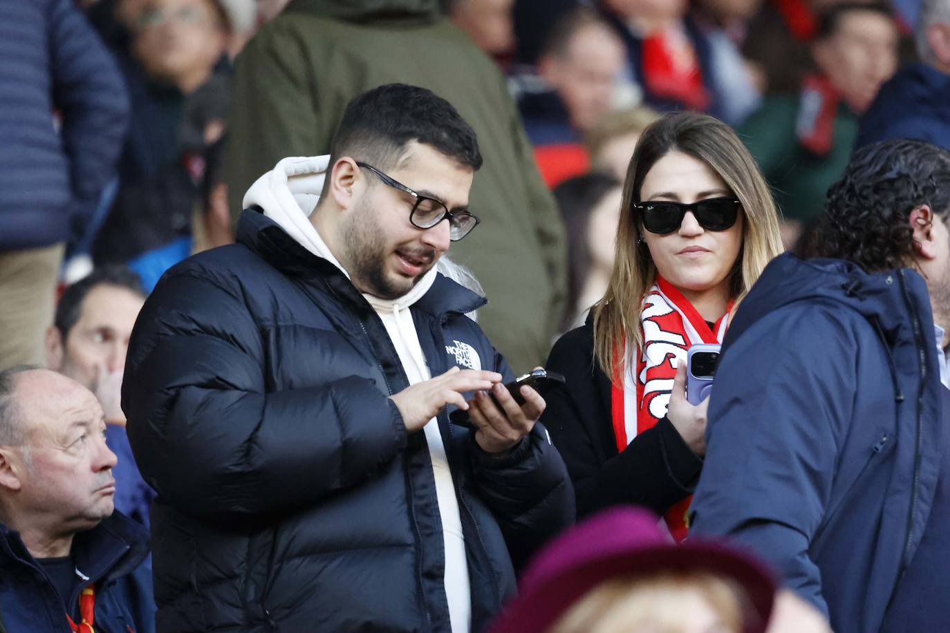 Fotos: ¿Estuviste en el Sporting - Huesca? ¡Búscate en El Molinón!