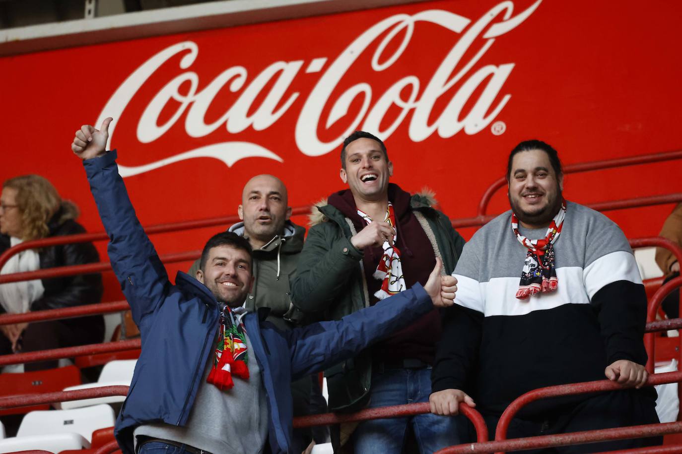 Fotos: ¿Estuviste en el Sporting - Huesca? ¡Búscate en El Molinón!