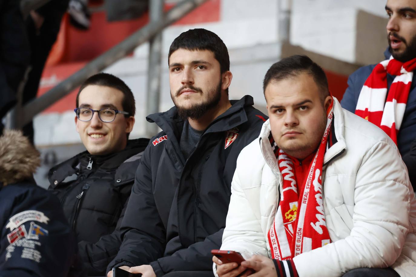 Fotos: ¿Estuviste en el Sporting - Huesca? ¡Búscate en El Molinón!