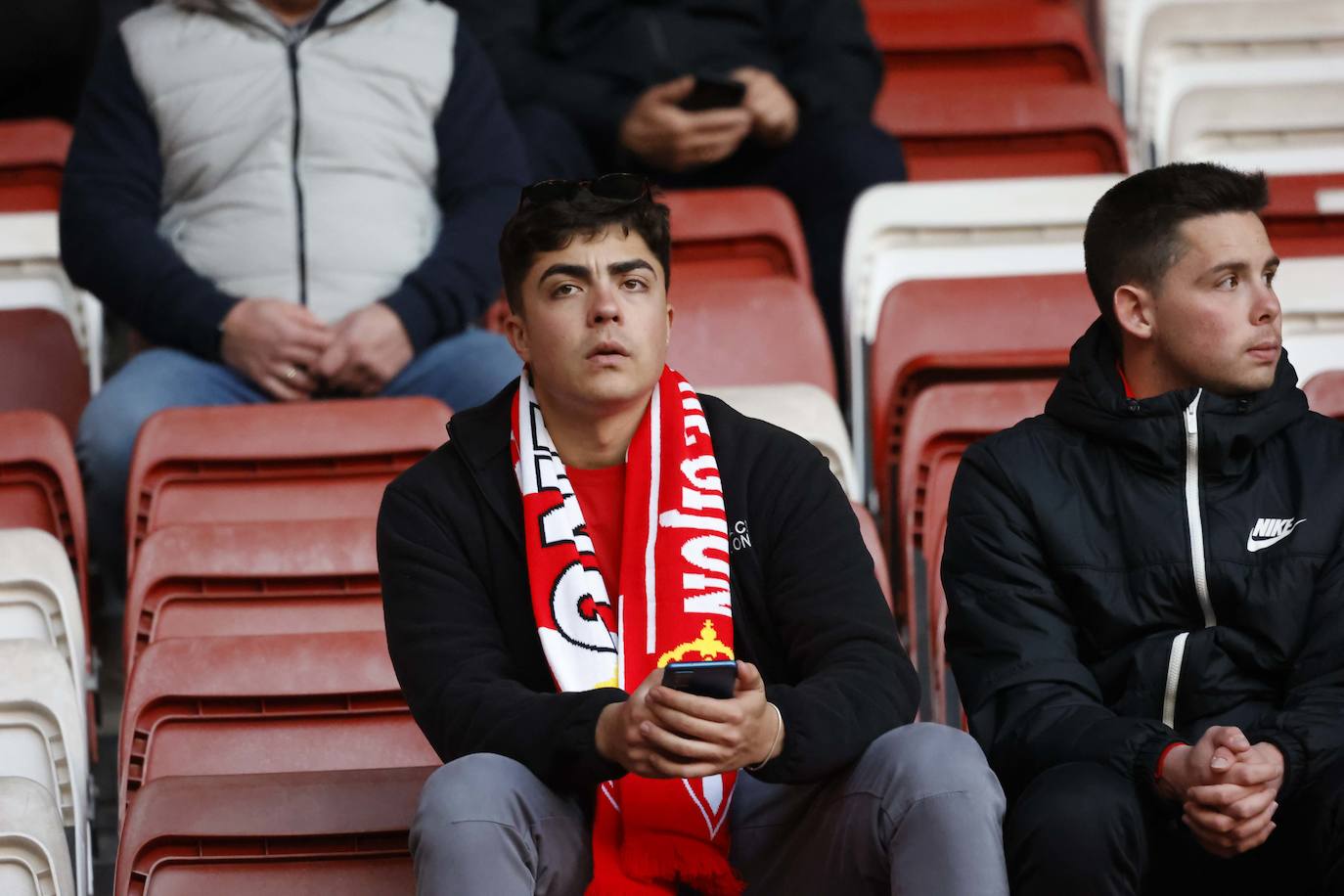 Fotos: ¿Estuviste en el Sporting - Huesca? ¡Búscate en El Molinón!