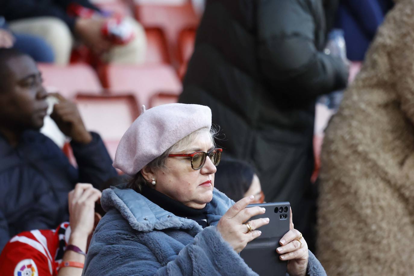 Fotos: ¿Estuviste en el Sporting - Huesca? ¡Búscate en El Molinón!