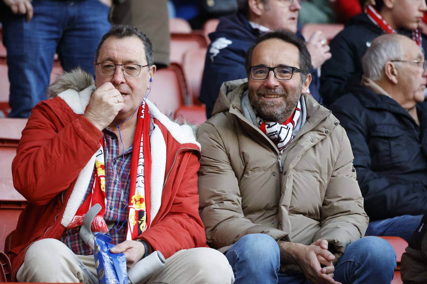 Fotos: ¿Estuviste en el Sporting - Huesca? ¡Búscate en El Molinón!