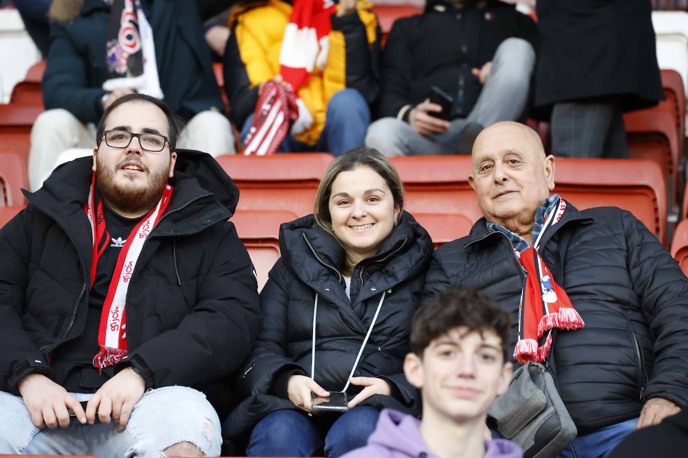 Fotos: ¿Estuviste en el Sporting - Huesca? ¡Búscate en El Molinón!