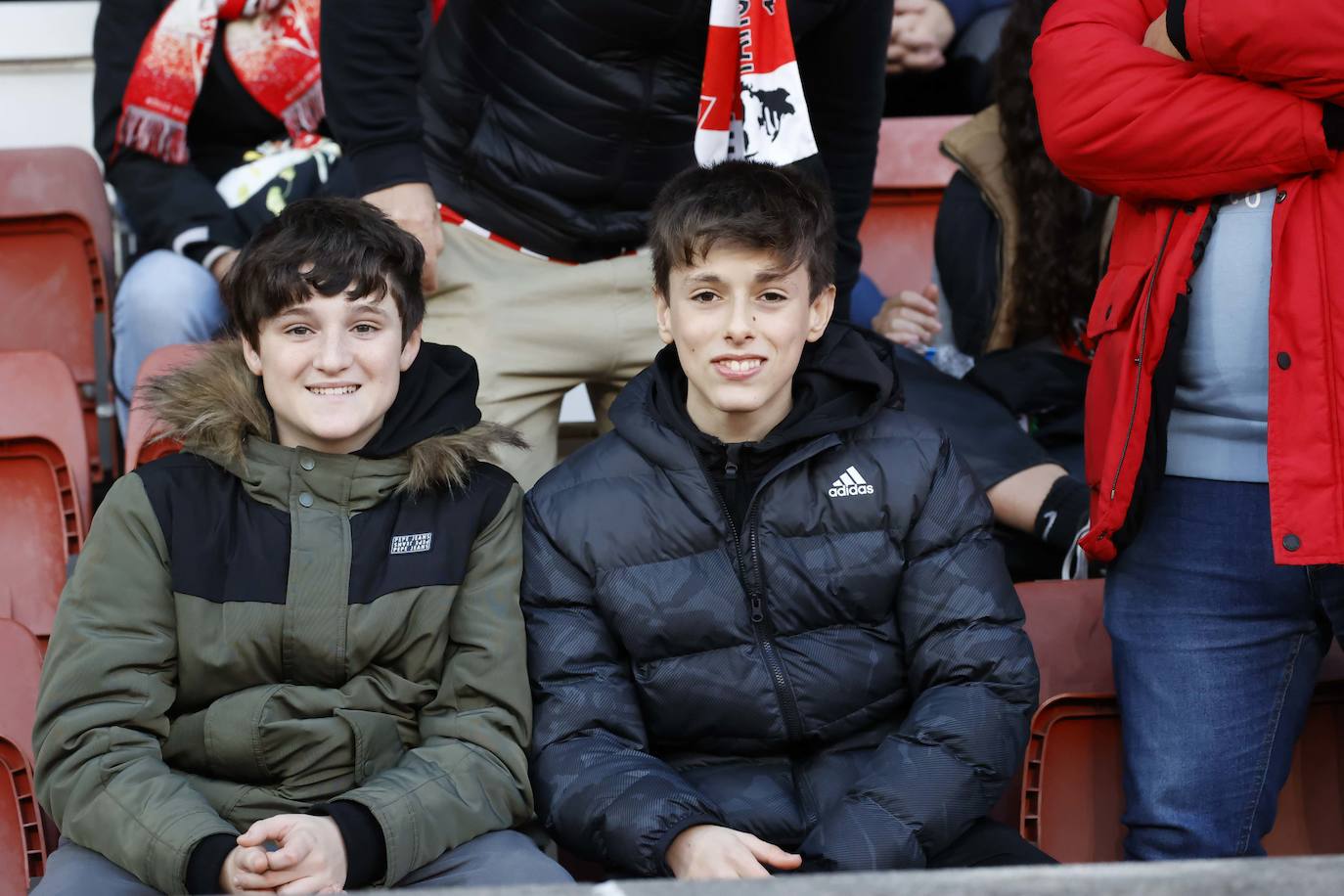 Fotos: ¿Estuviste en el Sporting - Huesca? ¡Búscate en El Molinón!