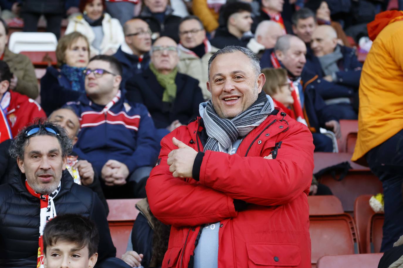 Fotos: ¿Estuviste en el Sporting - Huesca? ¡Búscate en El Molinón!