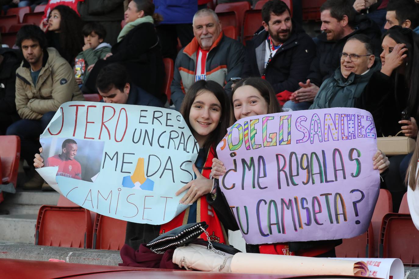 Fotos: ¿Estuviste en el Sporting - Huesca? ¡Búscate en El Molinón!