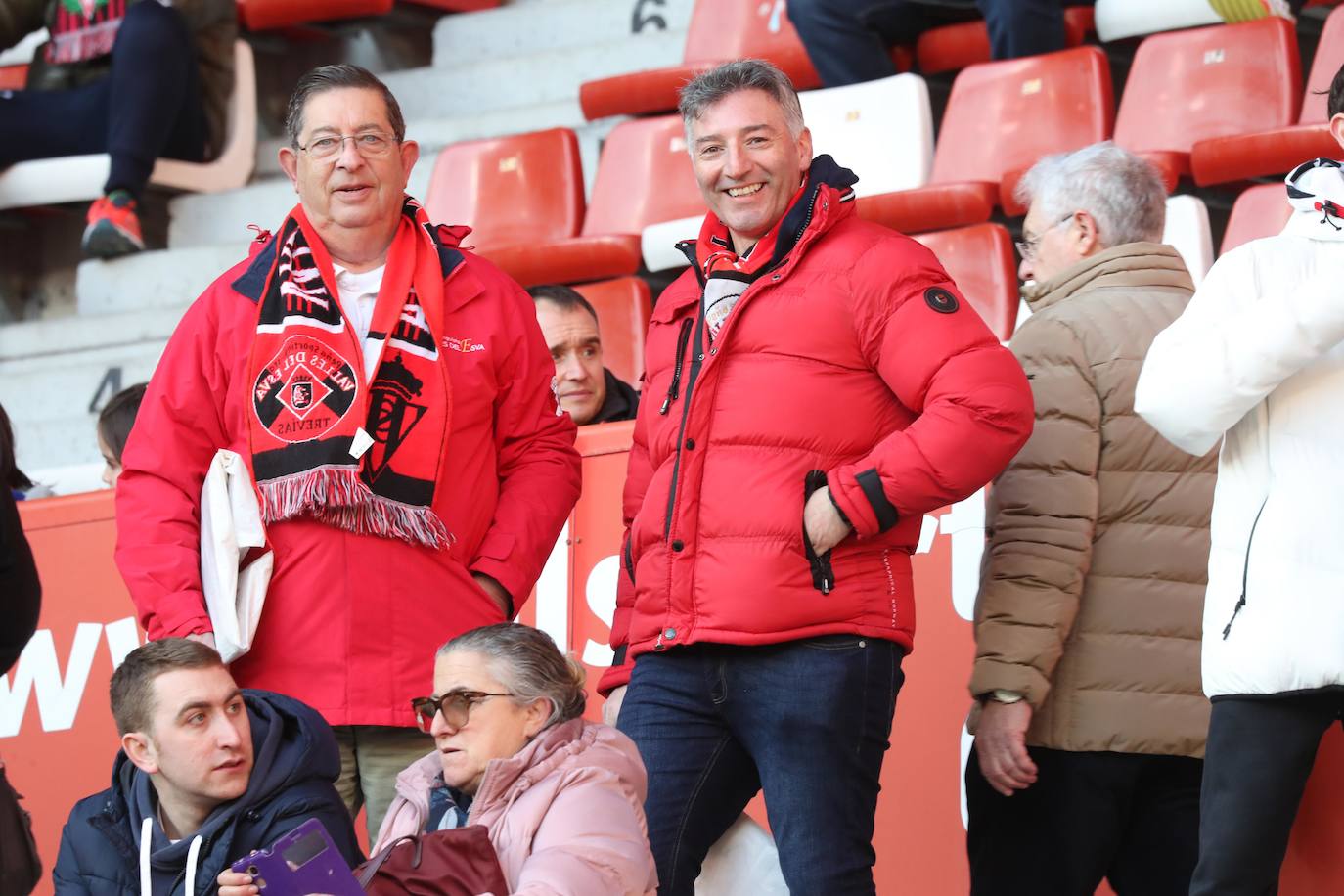 Fotos: ¿Estuviste en el Sporting - Huesca? ¡Búscate en El Molinón!