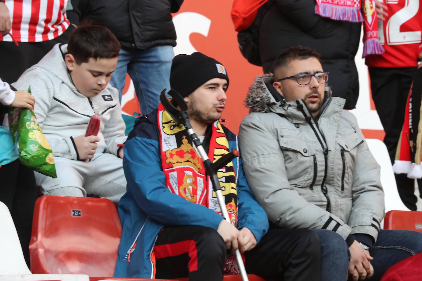 Fotos: ¿Estuviste en el Sporting - Huesca? ¡Búscate en El Molinón!