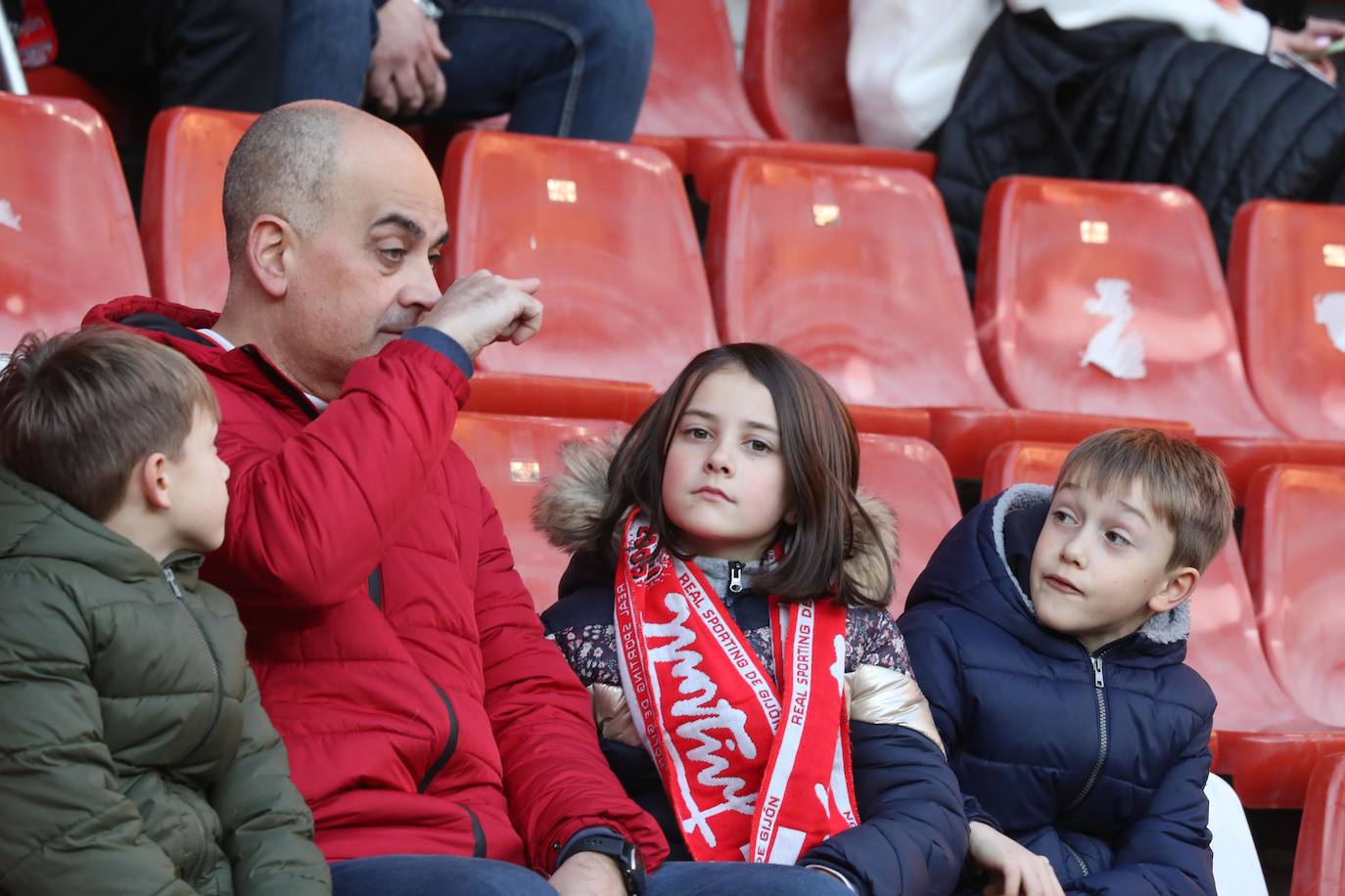 Fotos: ¿Estuviste en el Sporting - Huesca? ¡Búscate en El Molinón!