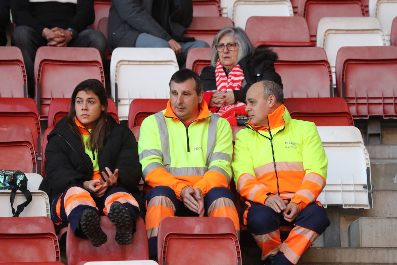 Fotos: ¿Estuviste en el Sporting - Huesca? ¡Búscate en El Molinón!