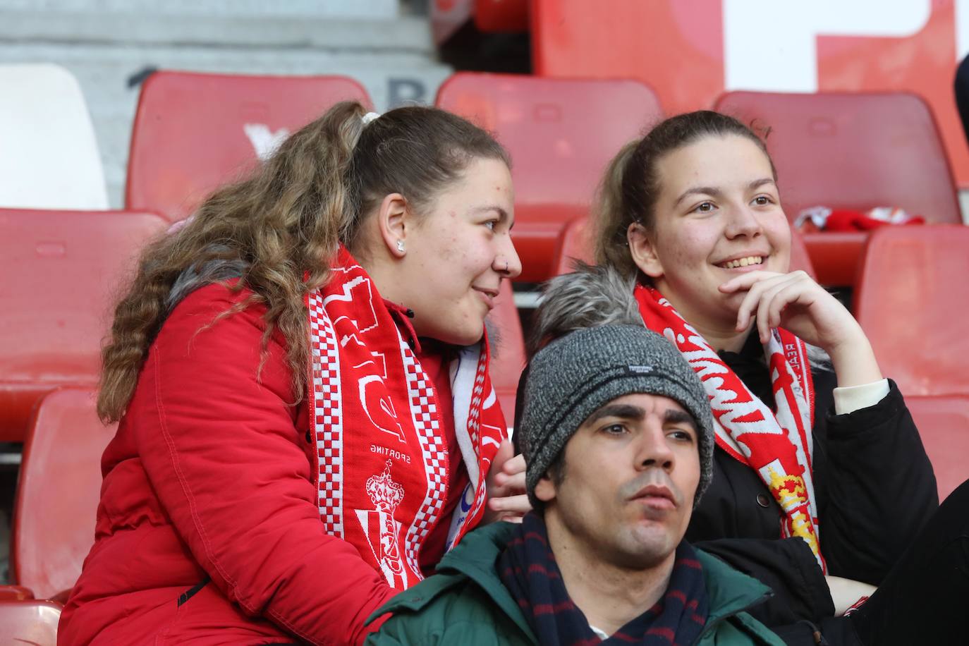 Fotos: ¿Estuviste en el Sporting - Huesca? ¡Búscate en El Molinón!