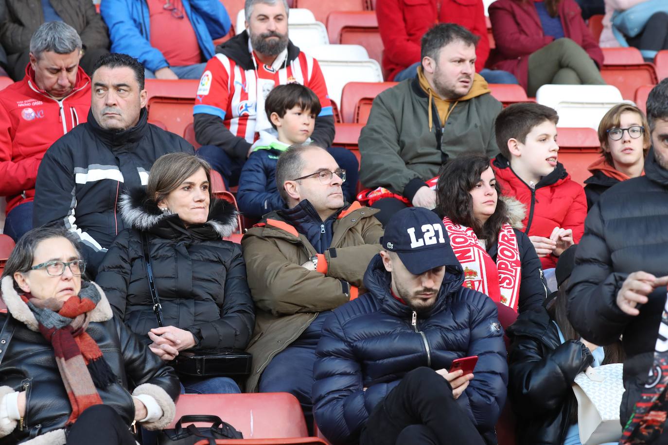 Fotos: ¿Estuviste en el Sporting - Huesca? ¡Búscate en El Molinón!