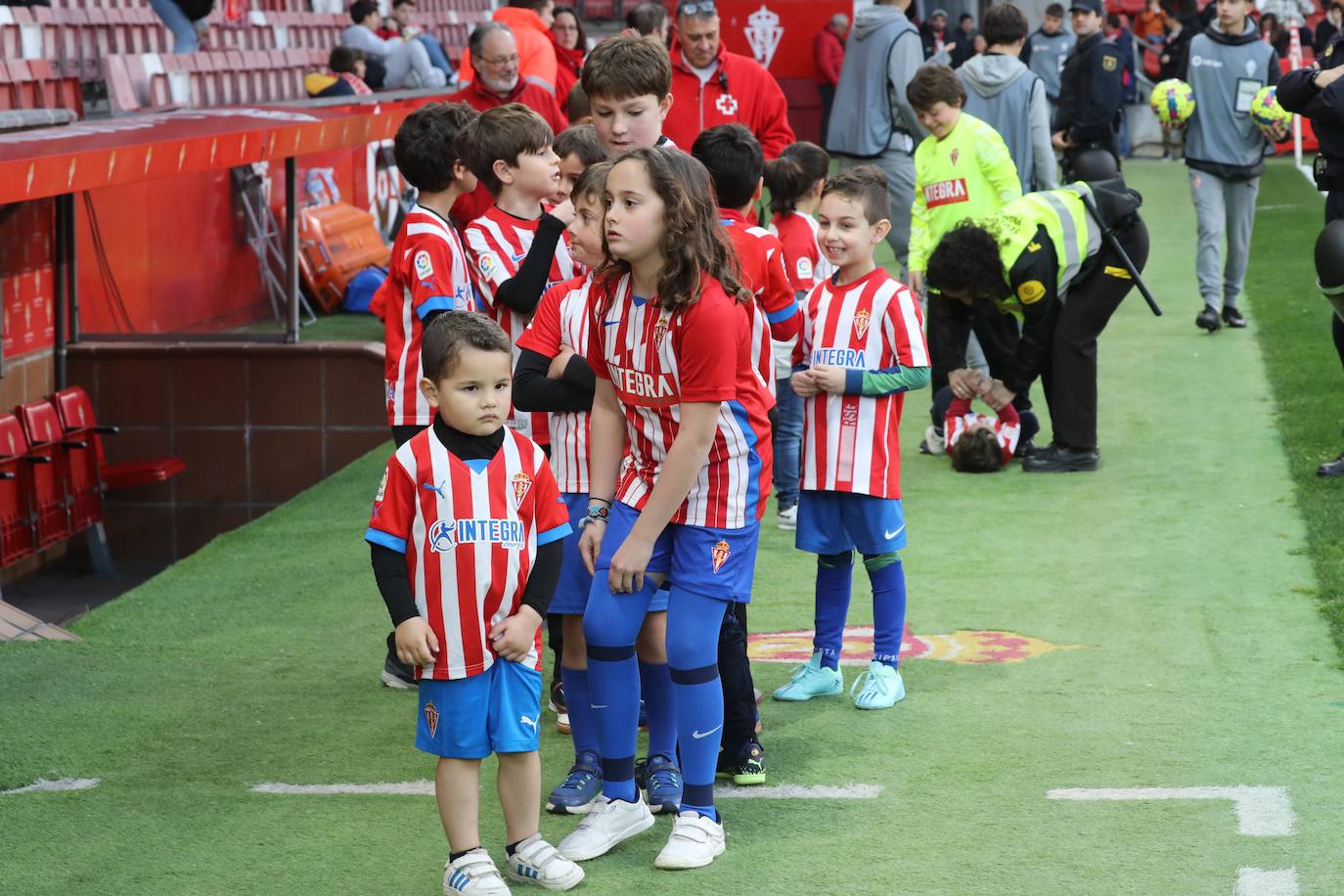 Fotos: ¿Estuviste en el Sporting - Huesca? ¡Búscate en El Molinón!