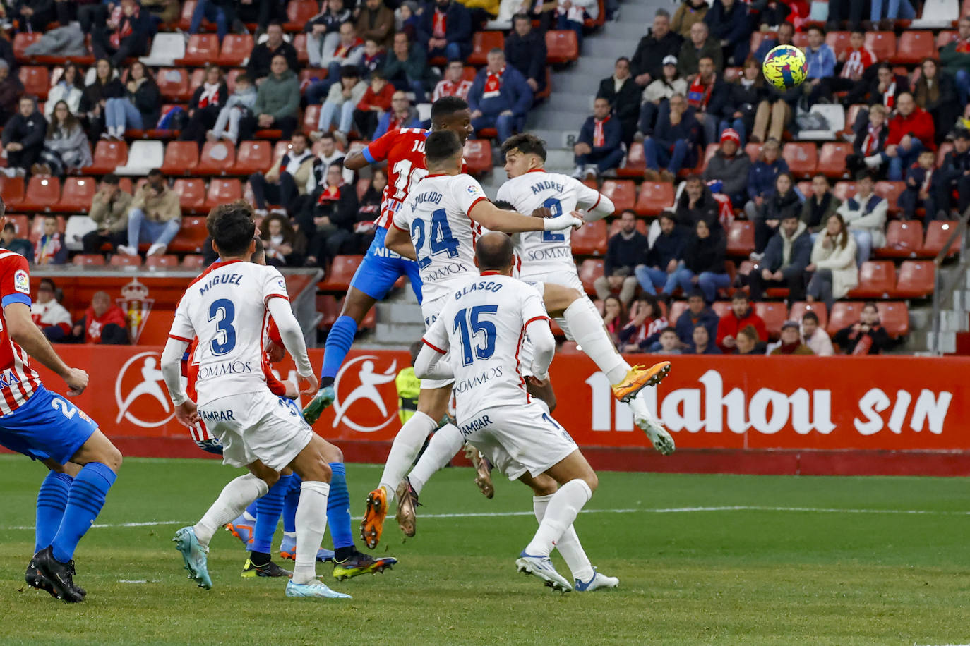 Fotos: Las mejores imágenes del Sporting 1-1 Huesca