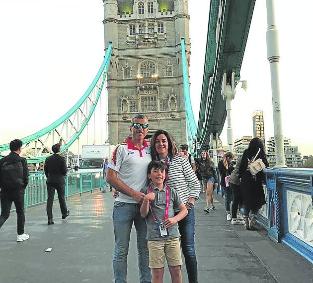 Con Paloma y Álvaro en el puente de Londres.