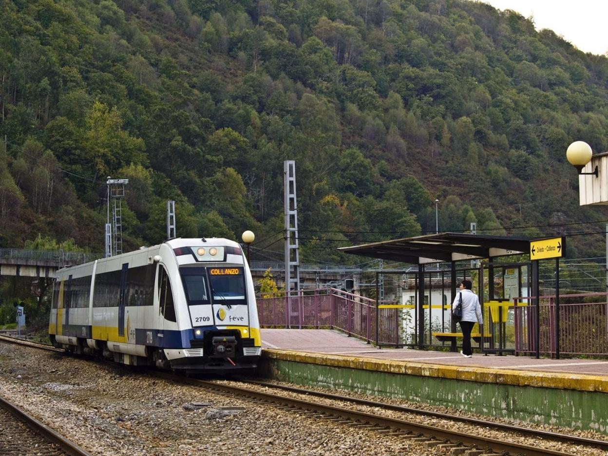 El tren de la serie 2700, que circula por Asturias, fue construido por CAF hace más de una década. 