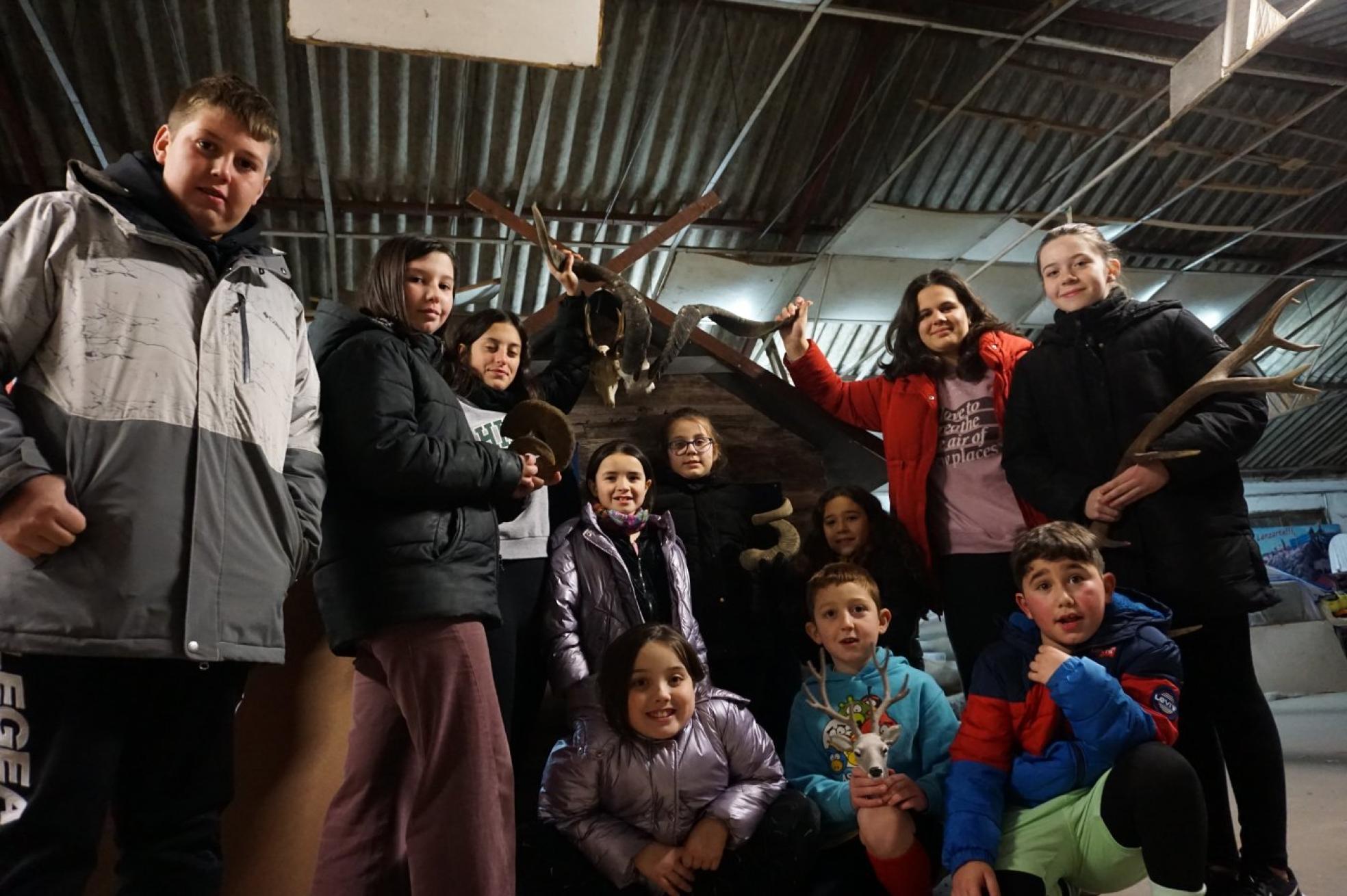 Los jóvenes parragueses apenas dan pistas sobre el motivo de su disfraz. G. P.