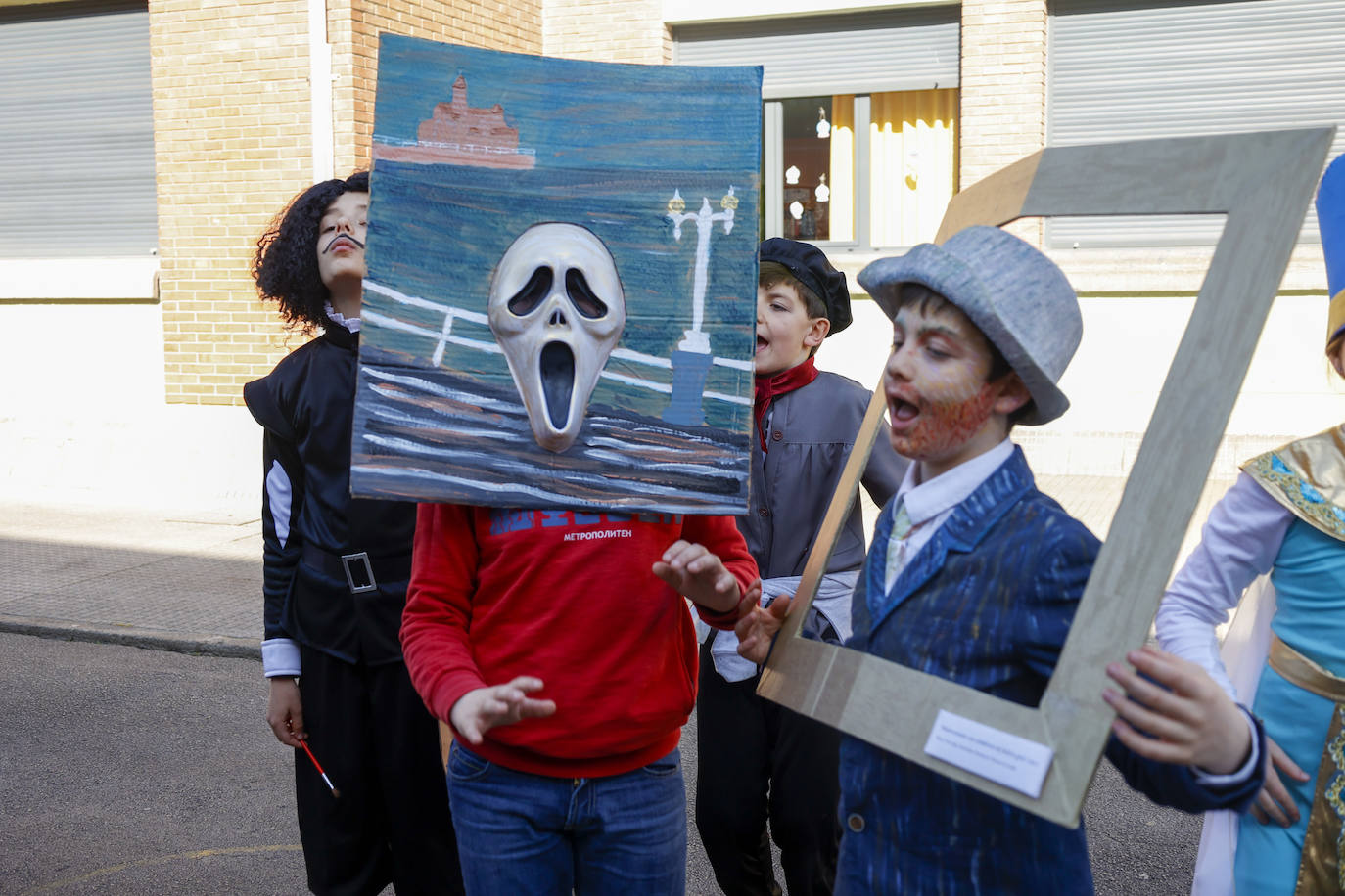 Fotos: El carnaval más colorido en los colegios asturianos