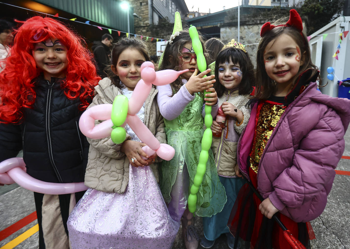 Fotos: El carnaval más colorido en los colegios asturianos