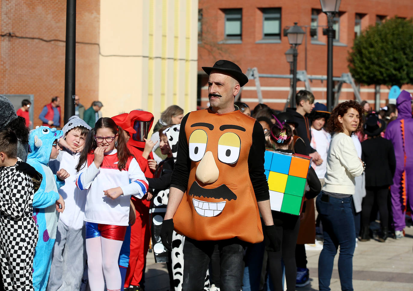 Fotos: El carnaval más colorido en los colegios asturianos