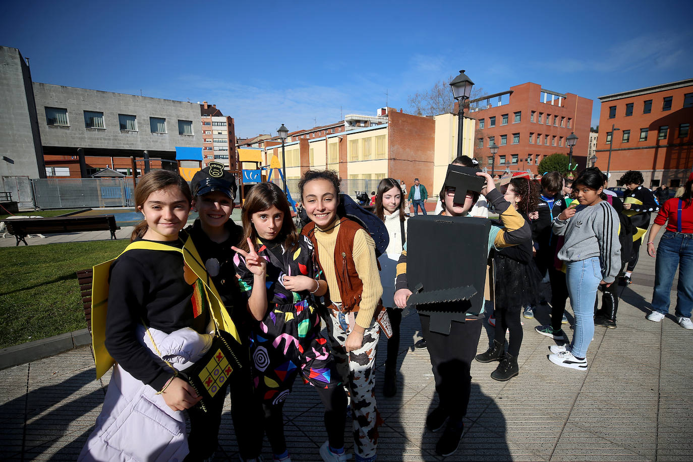 Fotos: El carnaval más colorido en los colegios asturianos