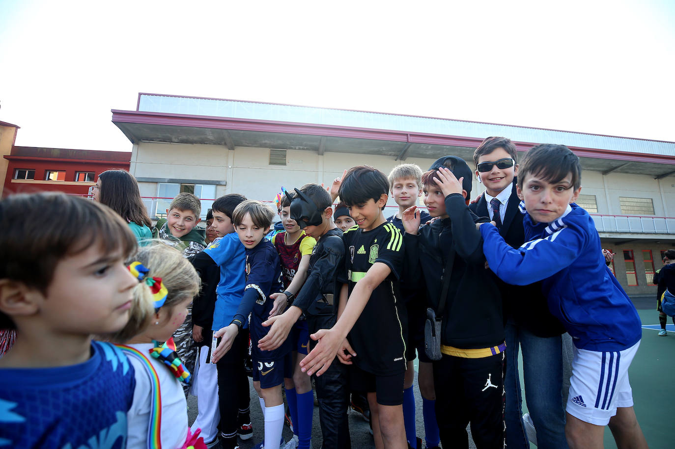 Fotos: El carnaval más colorido en los colegios asturianos